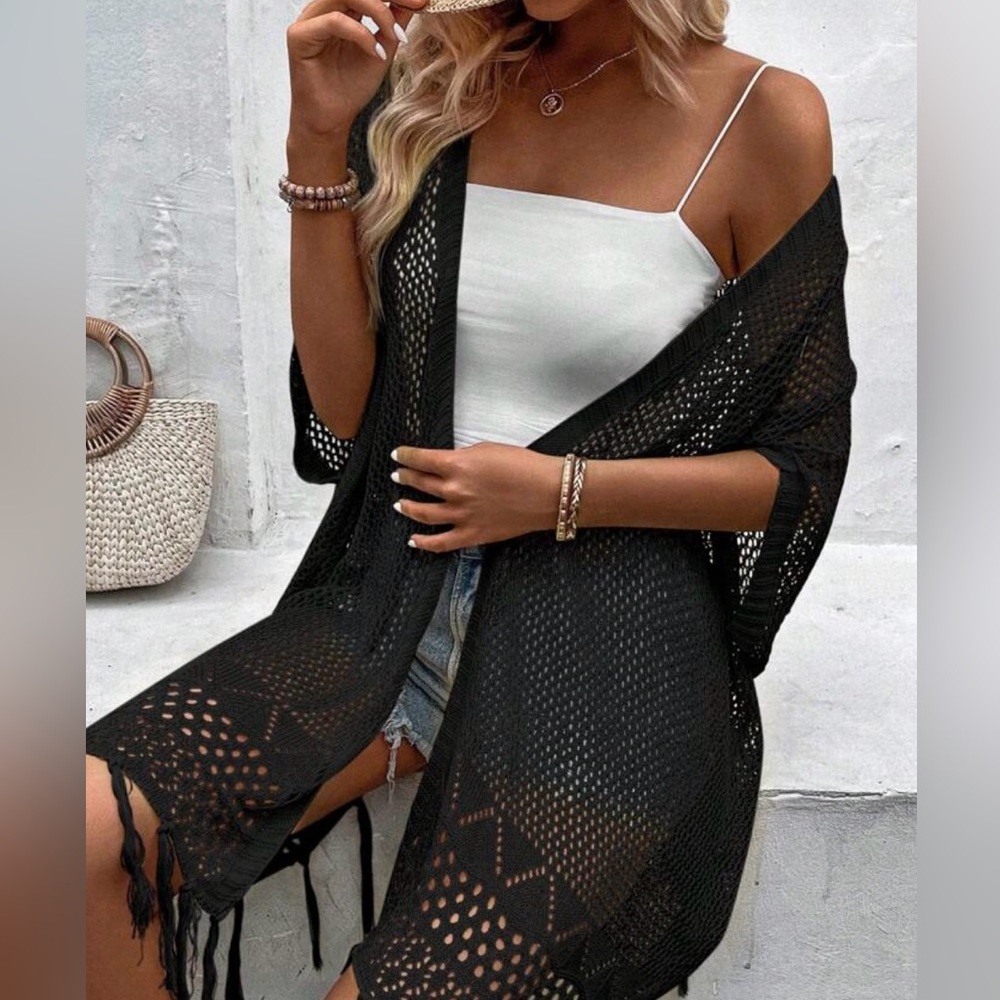 Black sweater / cardigan with fringe. Size small ❤️